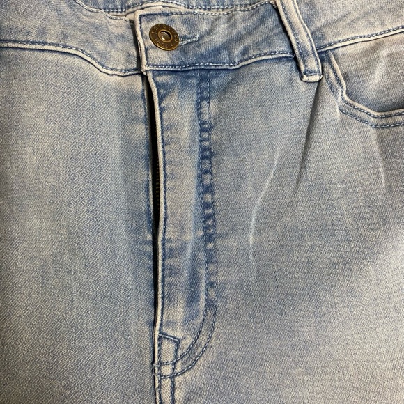 Woman’s Size 14 Mid Rise Classic Fit with Tummy Control Jean Shorts-NWT - Picture 3 of 6